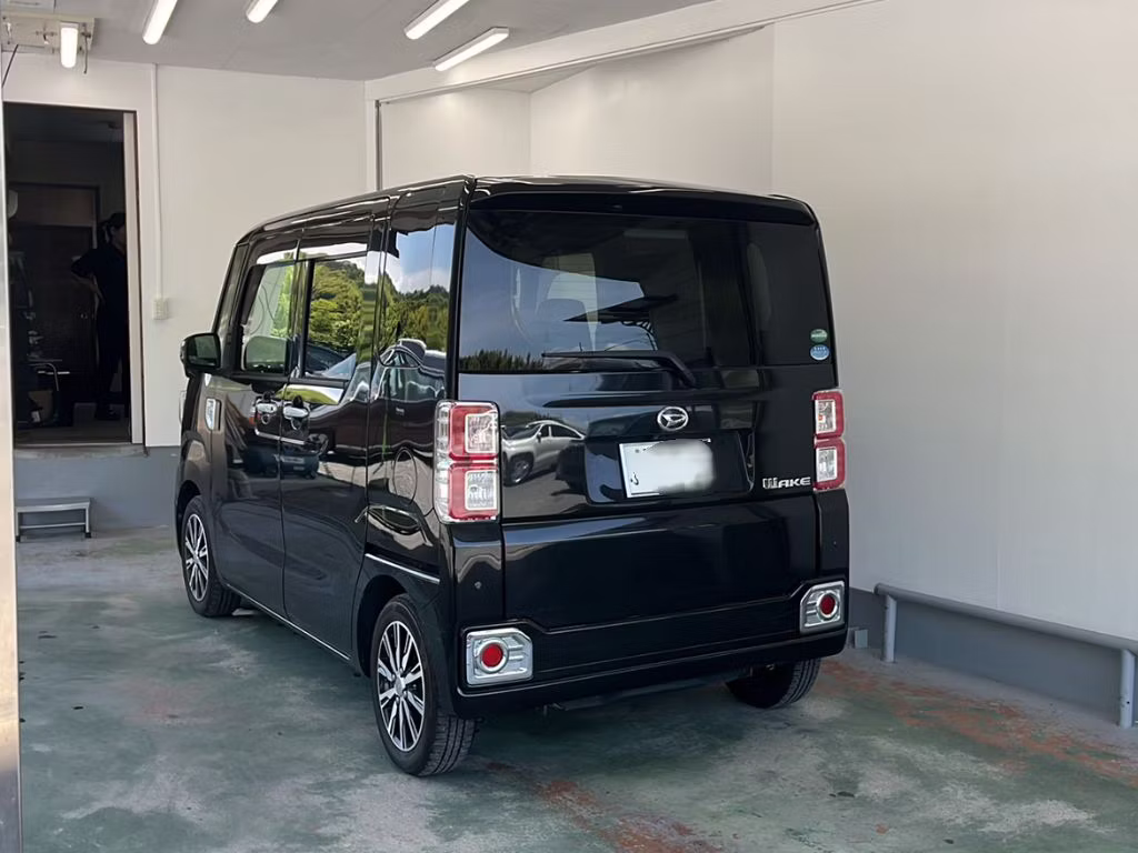 DAIHATSU WAKE