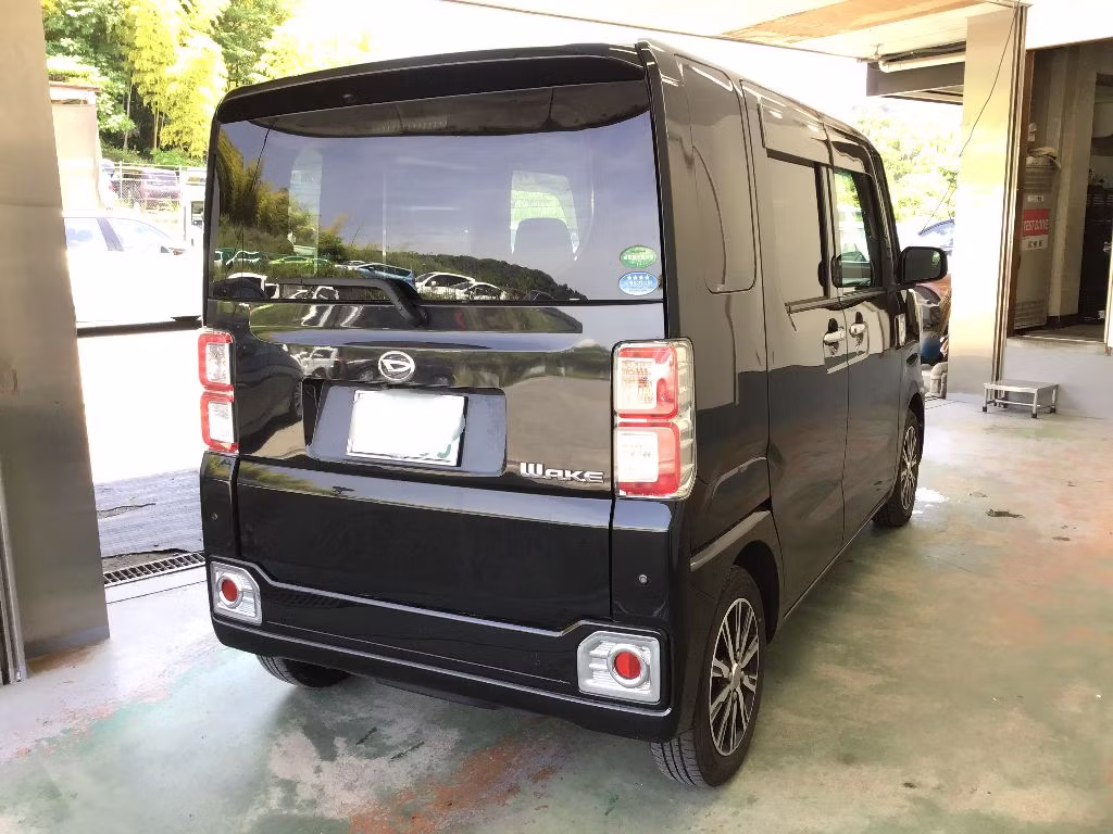 DAIHATSU WAKE