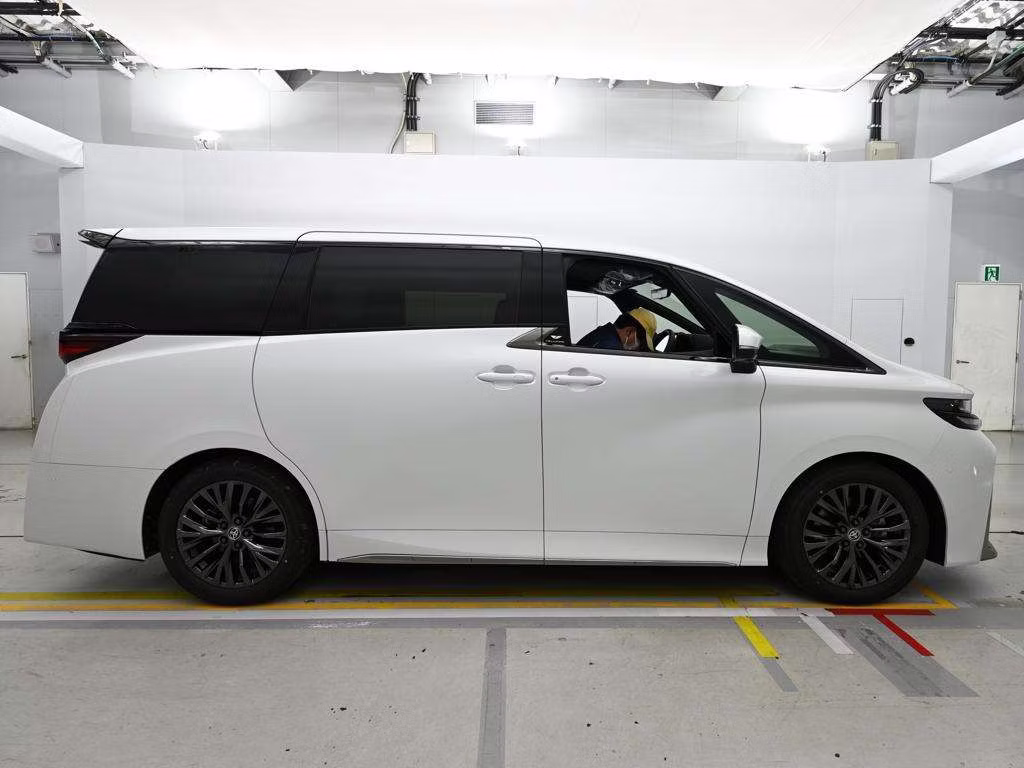 TOYOTA VELLFIRE