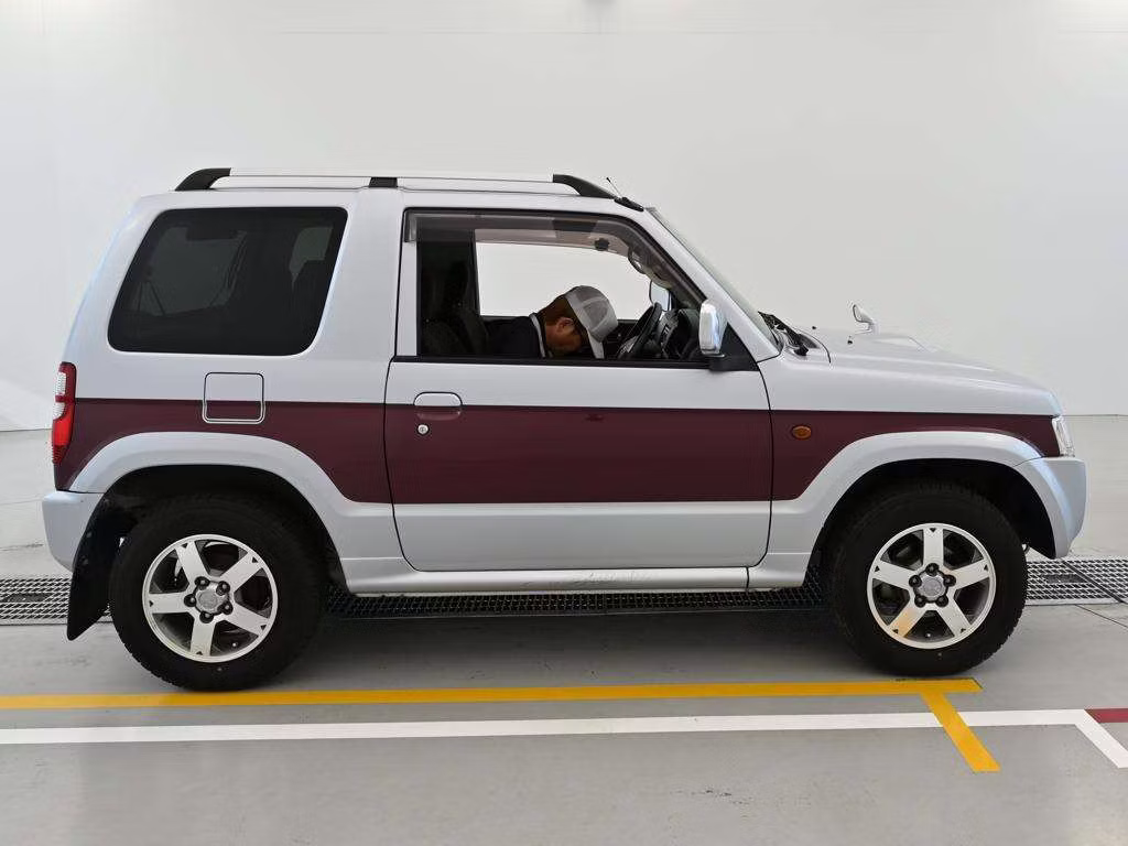 MITSUBISHI PAJERO MINI