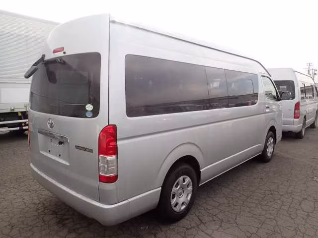 TOYOTA HIACE