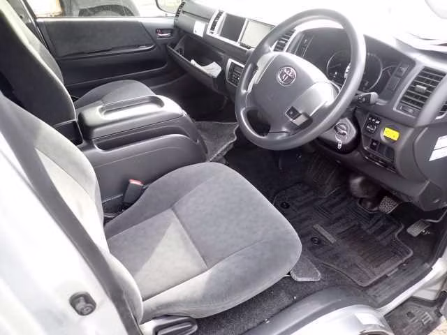 TOYOTA HIACE