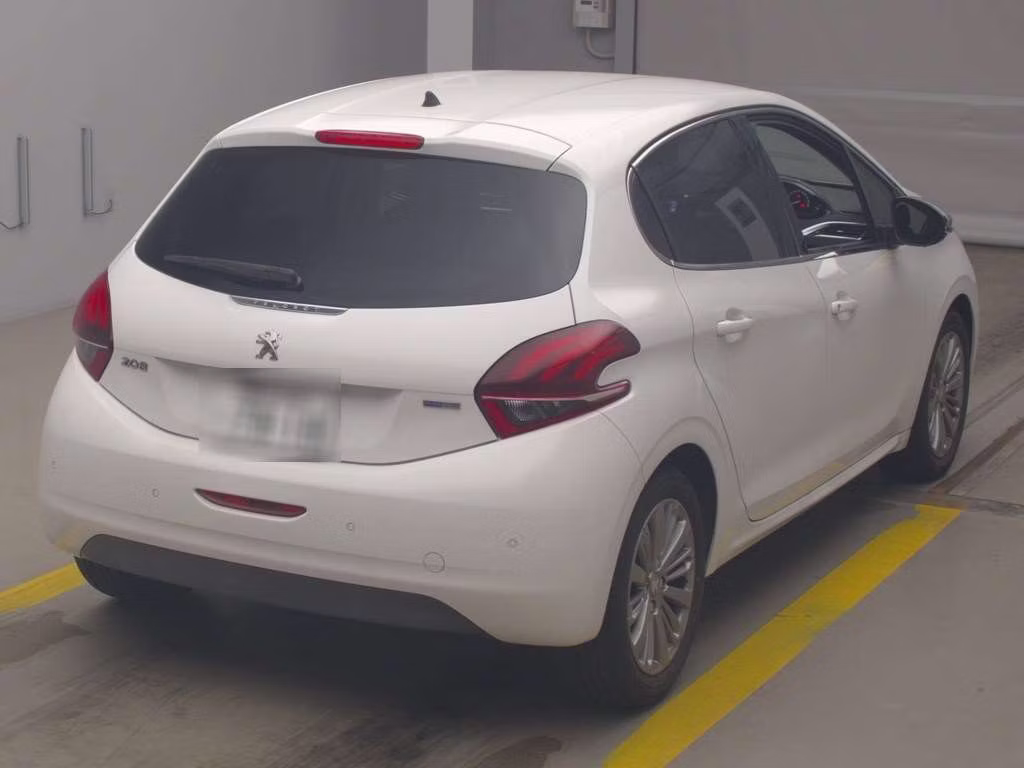 PEUGEOT 208
