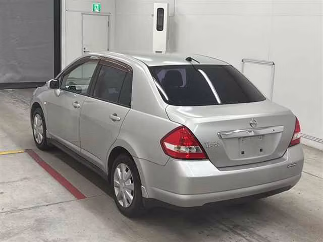 NISSAN TIIDA LATIO
