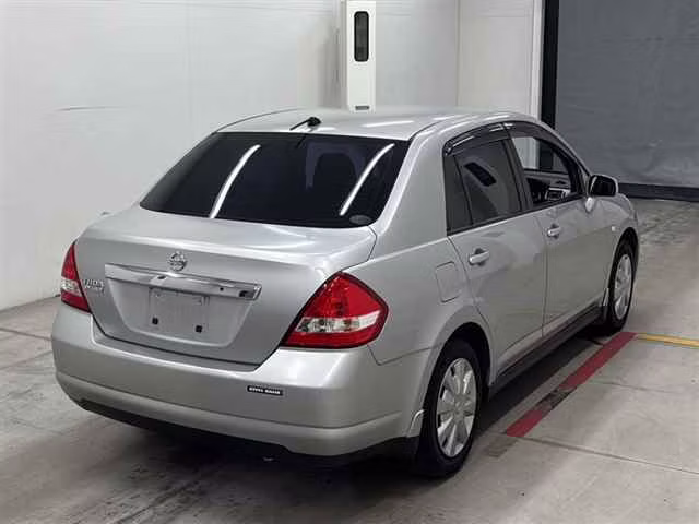 NISSAN TIIDA LATIO