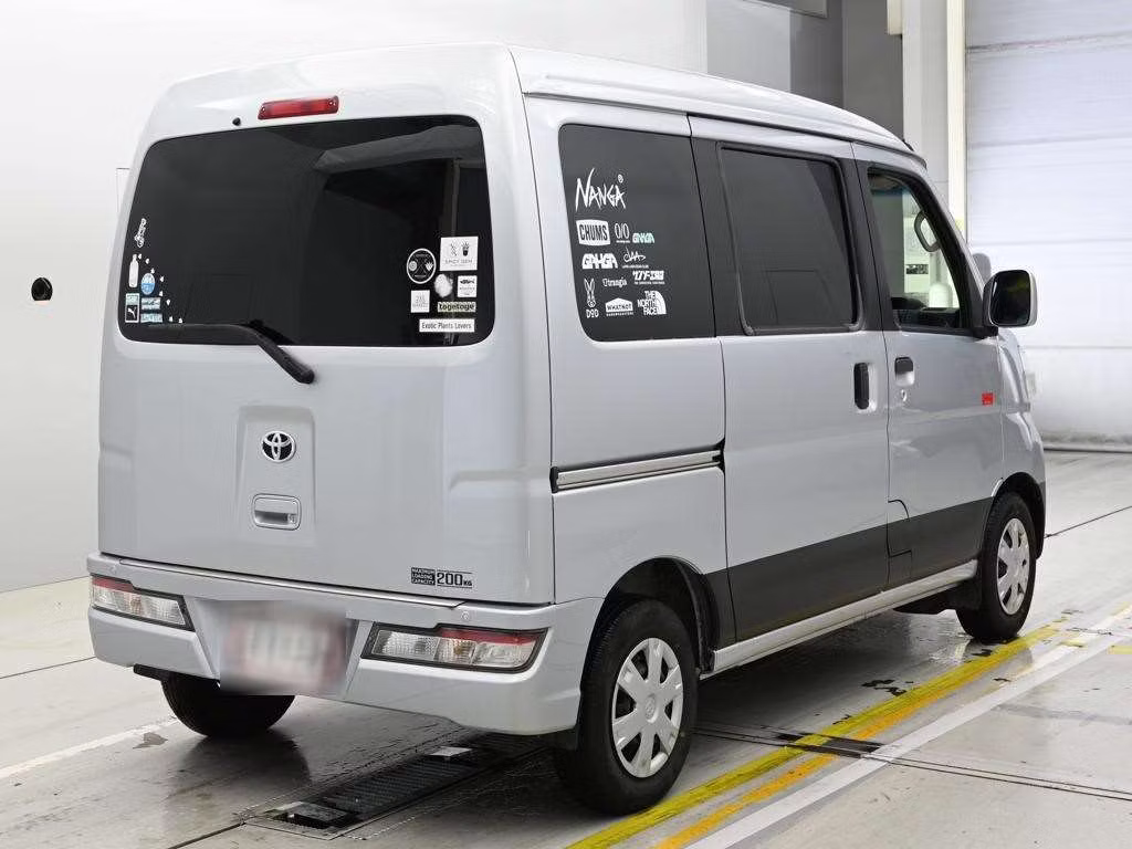 TOYOTA PIXIS VAN