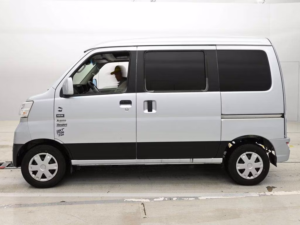 TOYOTA PIXIS VAN