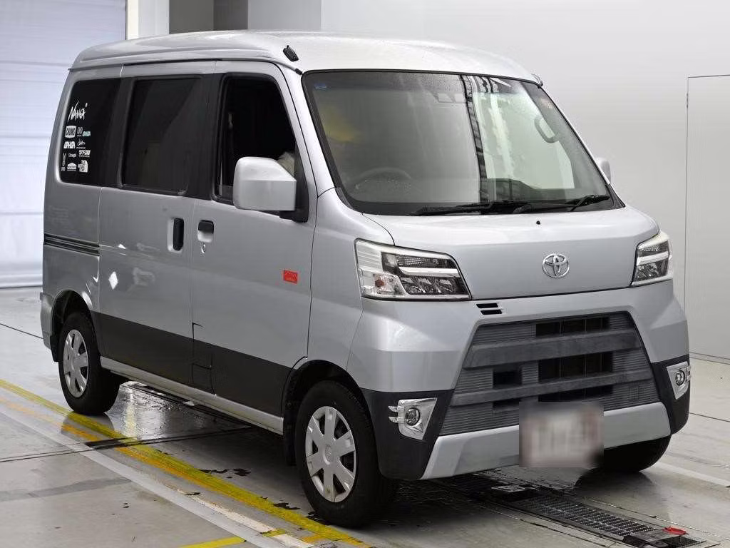 TOYOTA PIXIS VAN