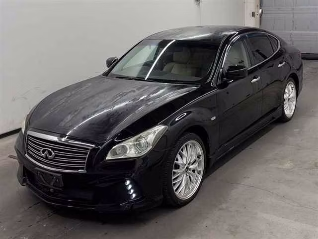 NISSAN FUGA