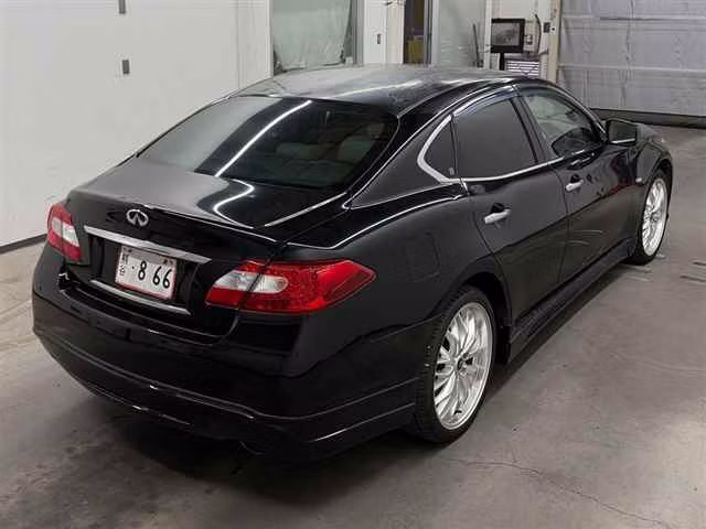 NISSAN FUGA