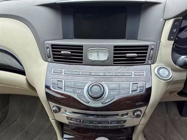 NISSAN FUGA