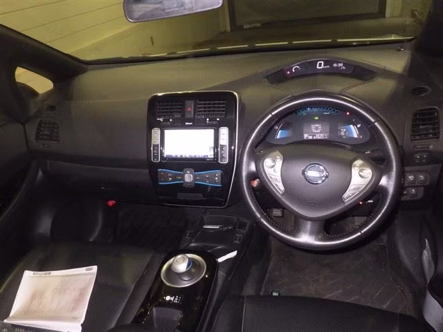 NISSAN LEAF