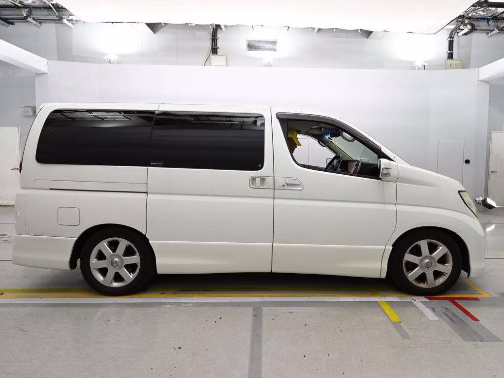 NISSAN ELGRAND