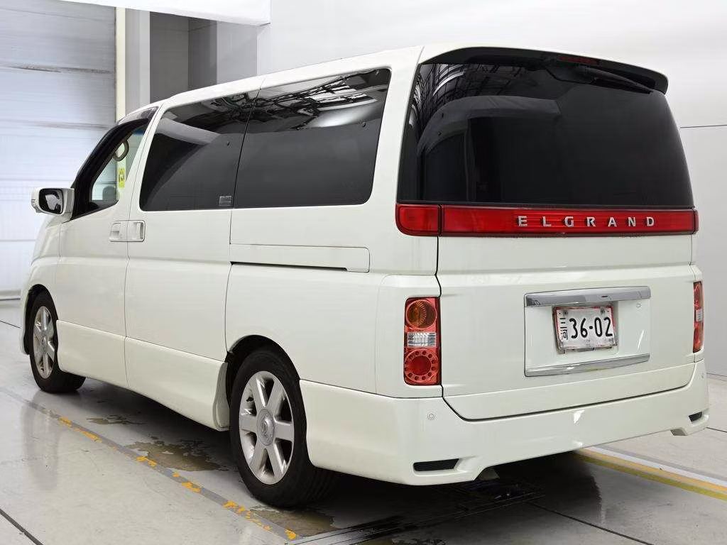 NISSAN ELGRAND