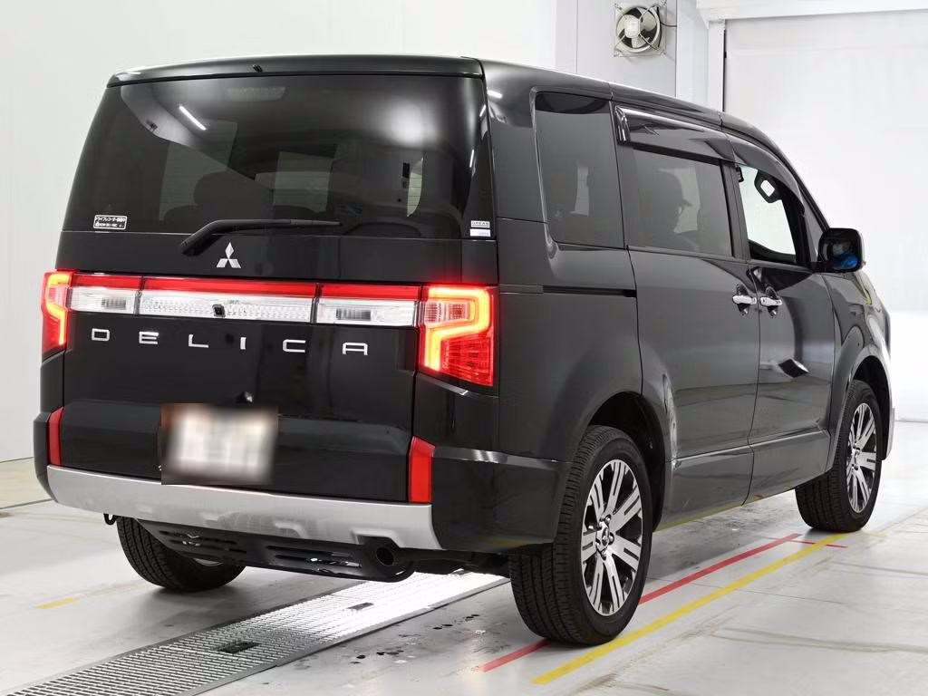 MITSUBISHI DELICA D:5
