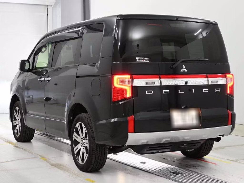 MITSUBISHI DELICA D:5