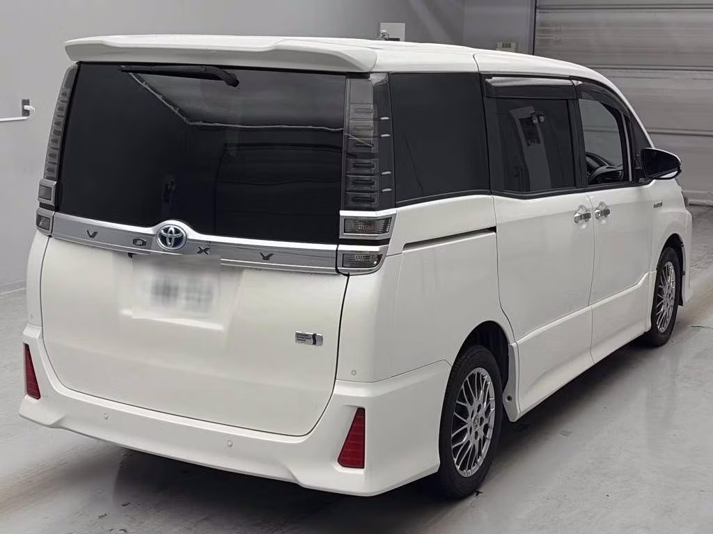 TOYOTA VOXY