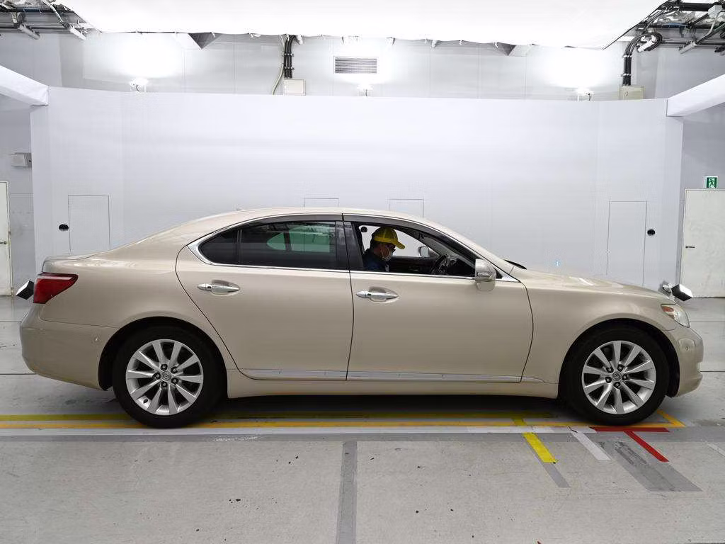 LEXUS LS460
