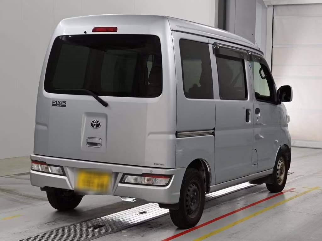 TOYOTA PIXIS VAN