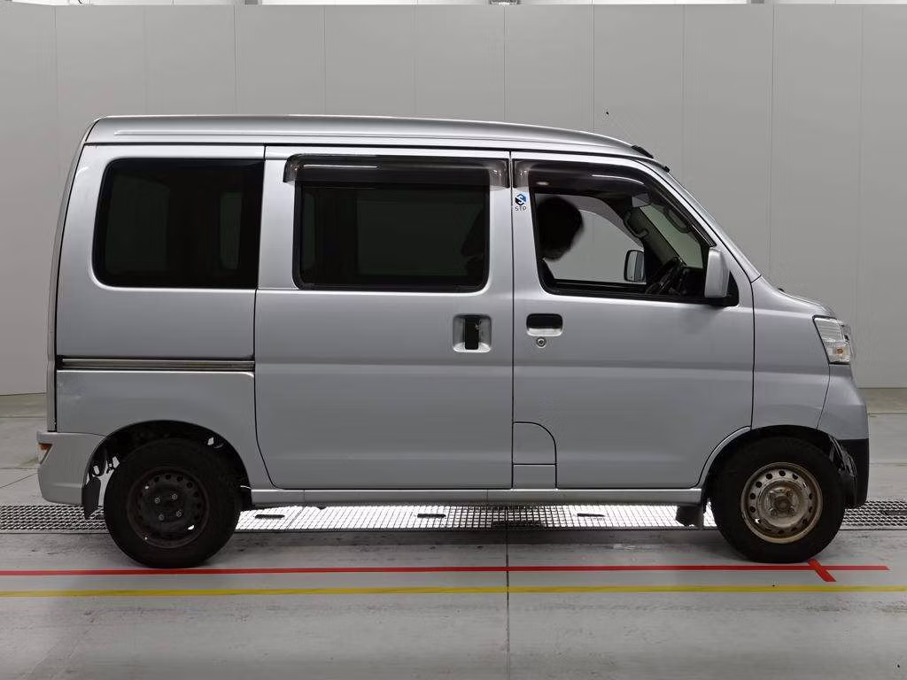 TOYOTA PIXIS VAN