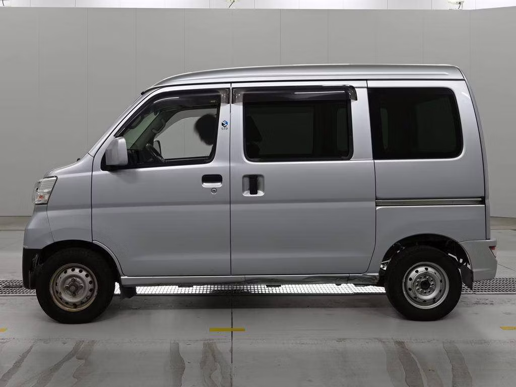 TOYOTA PIXIS VAN