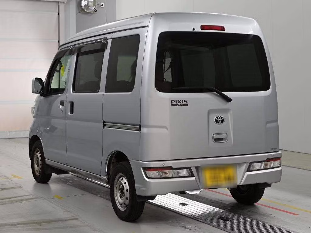 TOYOTA PIXIS VAN