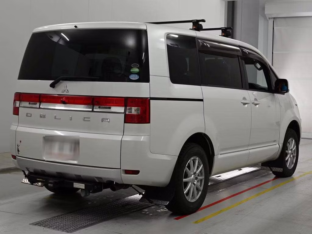 MITSUBISHI DELICA D:5