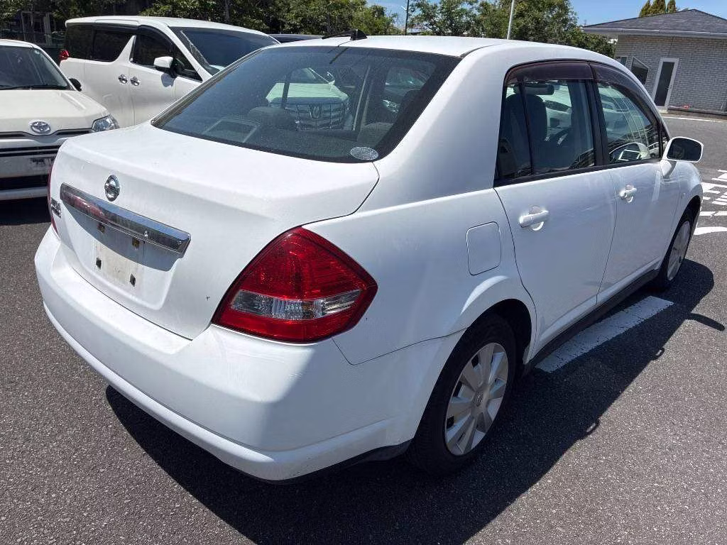 NISSAN TIIDA LATIO