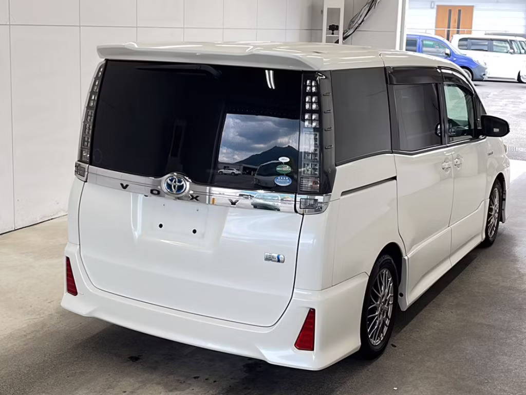 TOYOTA VOXY