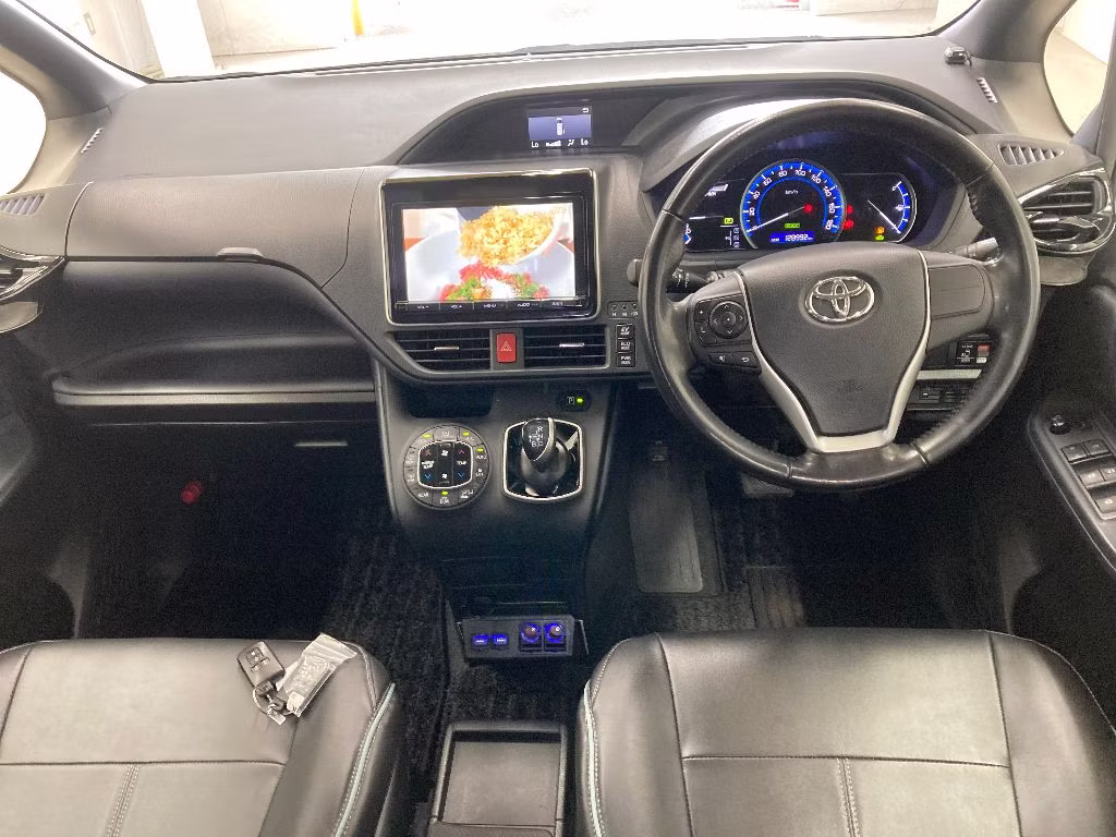 TOYOTA VOXY
