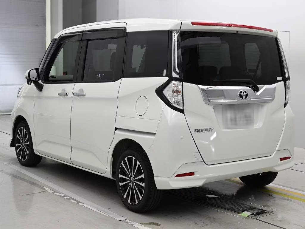 TOYOTA ROOMY