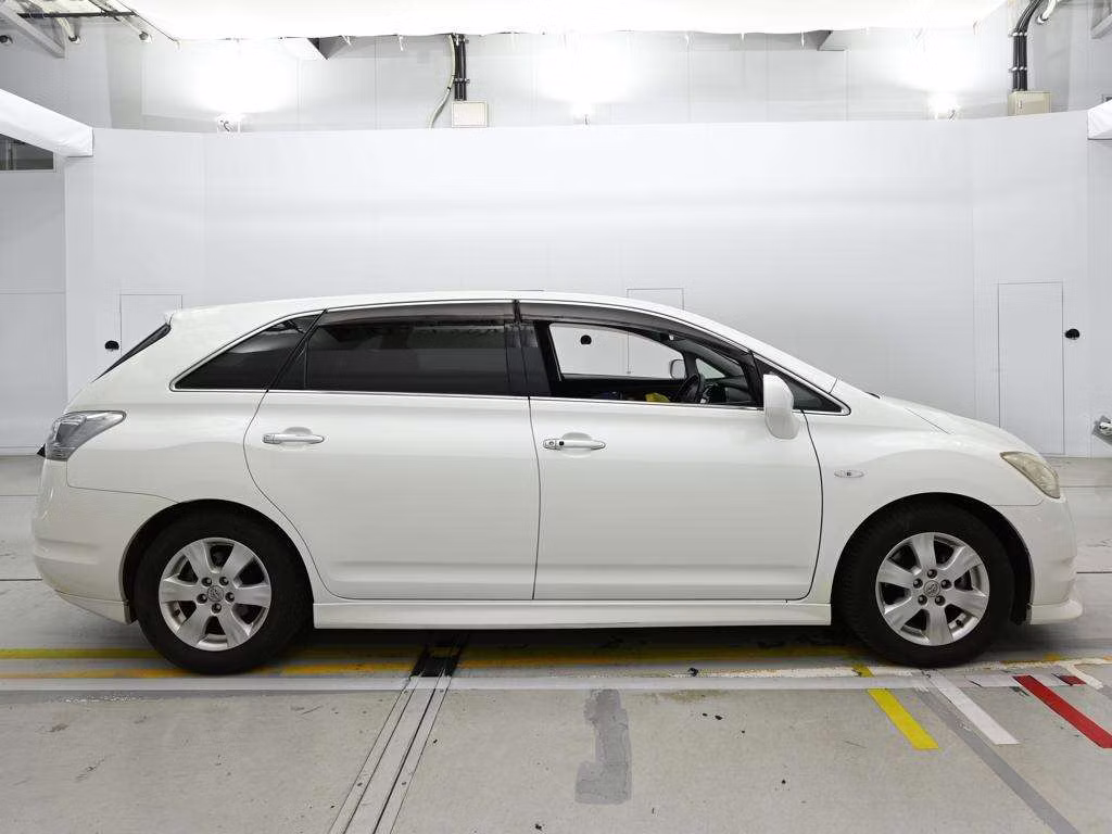 TOYOTA MARK X ZIO