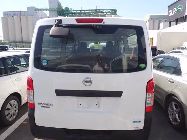 NISSAN NV350 CARAVAN