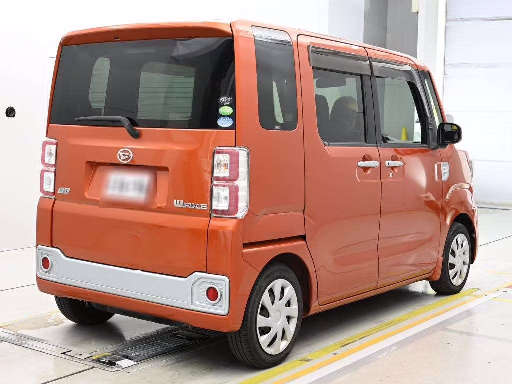 DAIHATSU WAKE
