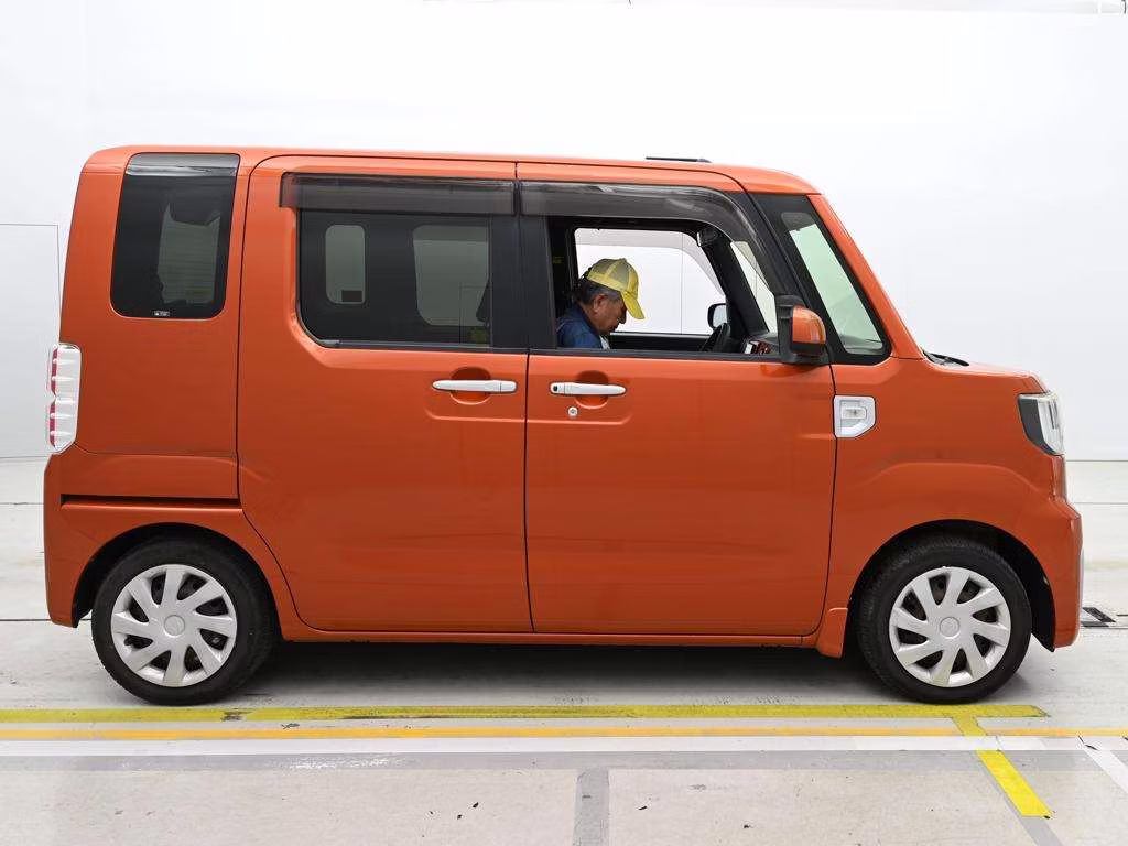 DAIHATSU WAKE