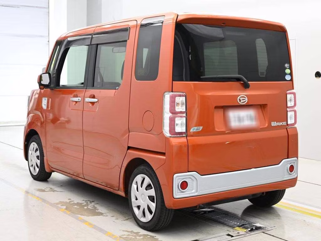 DAIHATSU WAKE