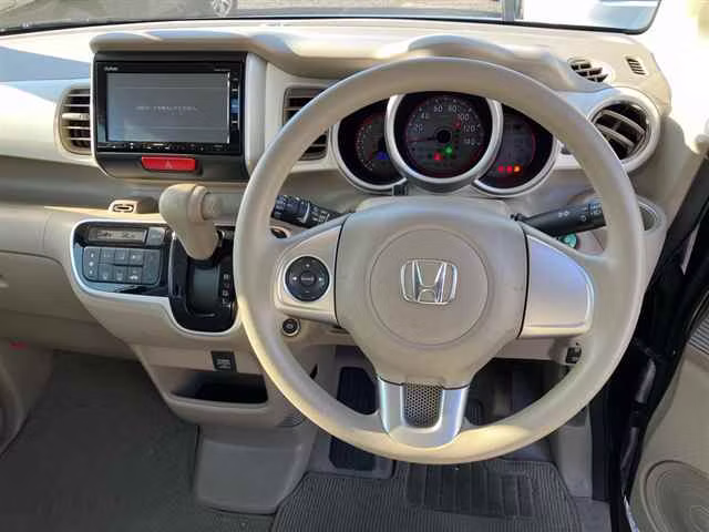 HONDA N-BOX SLASH