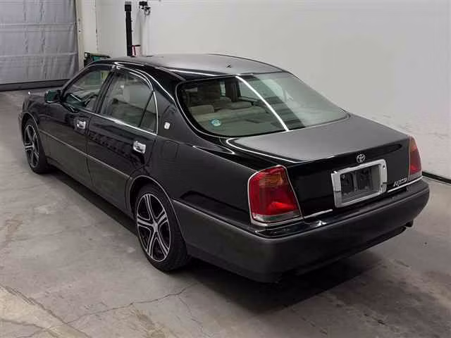 TOYOTA CROWN MAJESTA