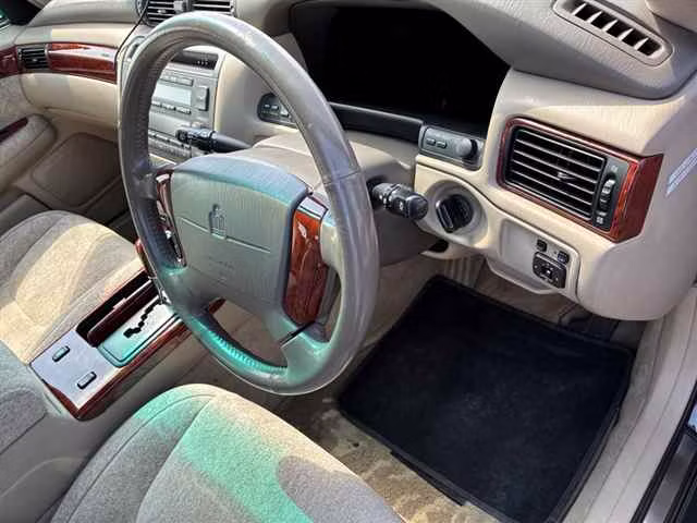 TOYOTA CROWN MAJESTA