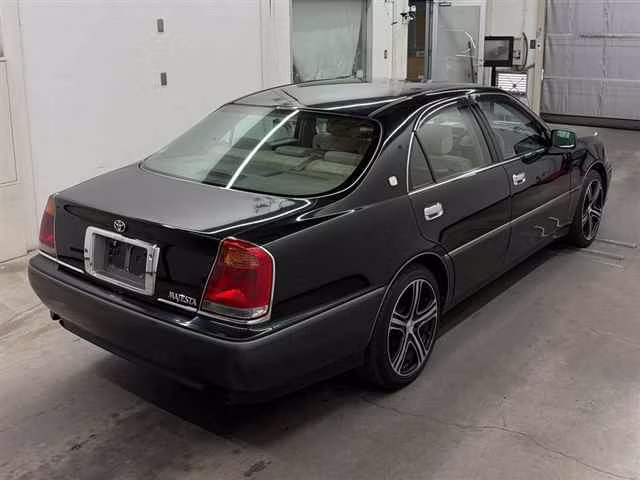 TOYOTA CROWN MAJESTA