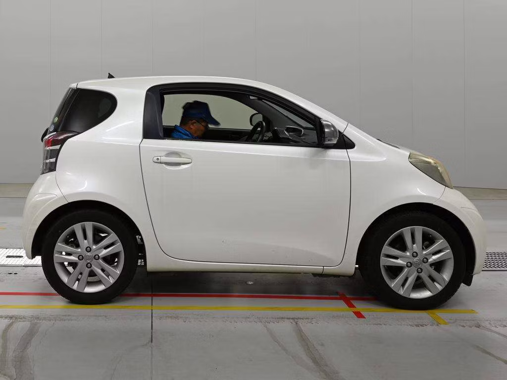TOYOTA IQ