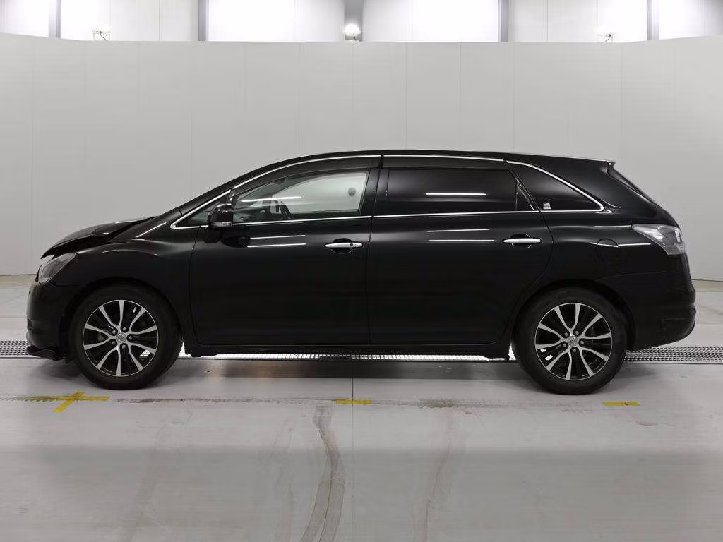 TOYOTA MARK X ZIO