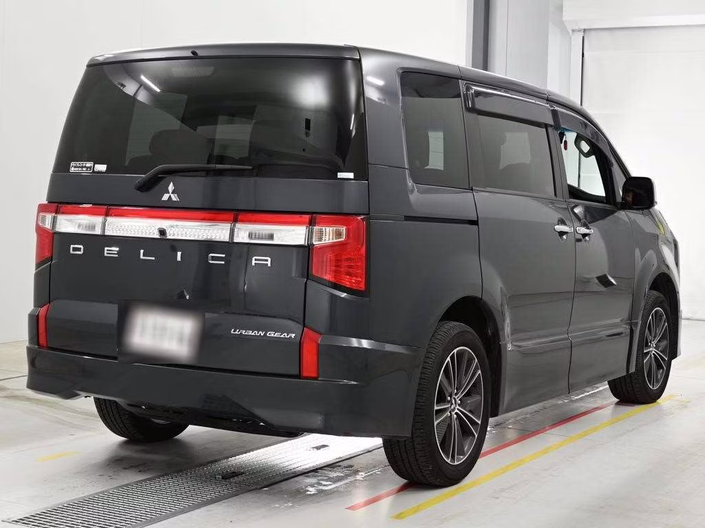 MITSUBISHI DELICA D:5