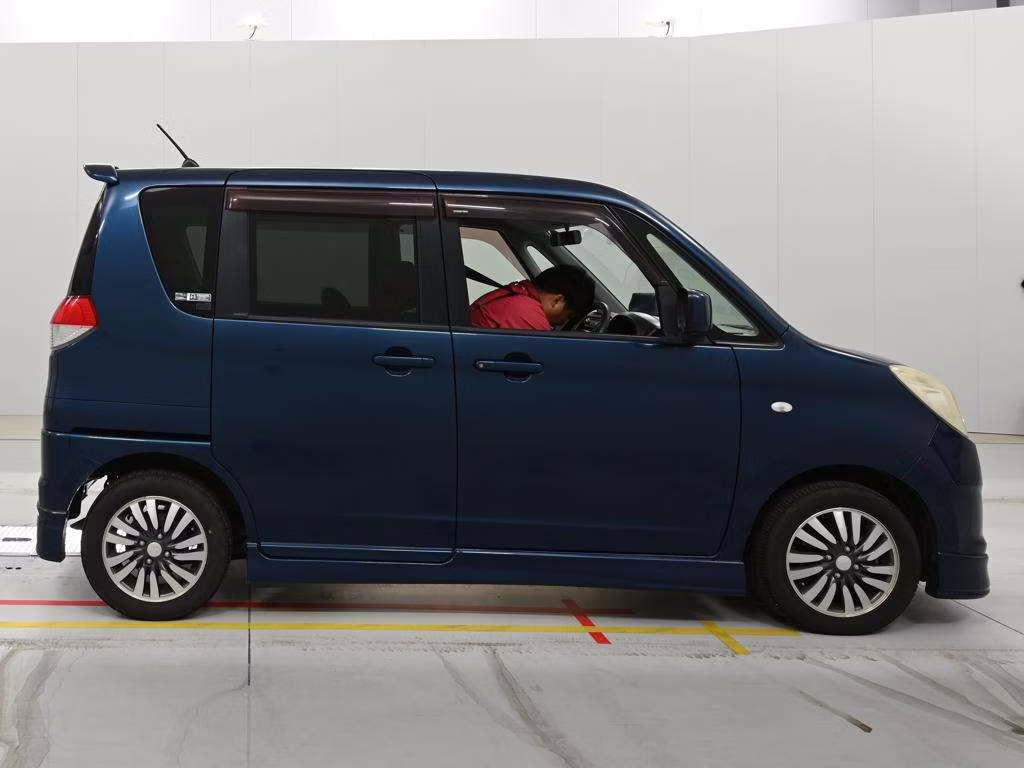 MITSUBISHI DELICA D:2