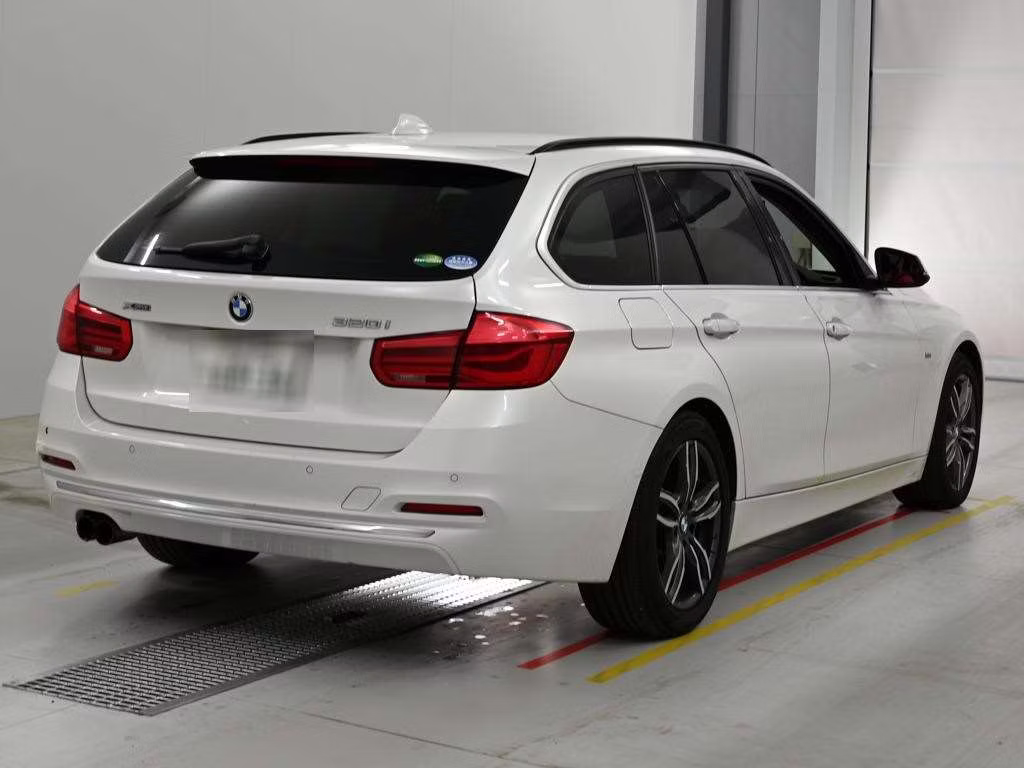 BMW 3-SERIES