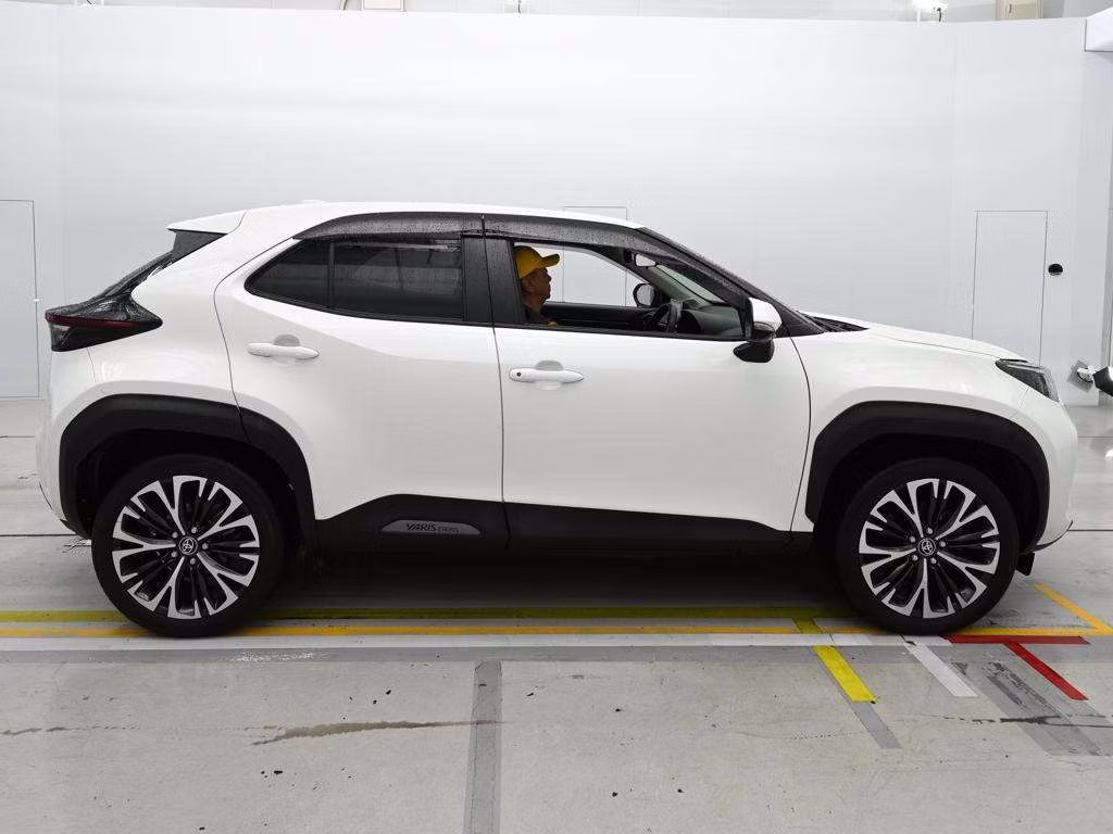 TOYOTA YARIS CROSS
