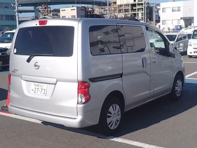 NISSAN NV200