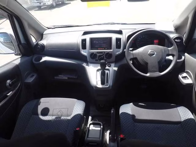 NISSAN NV200