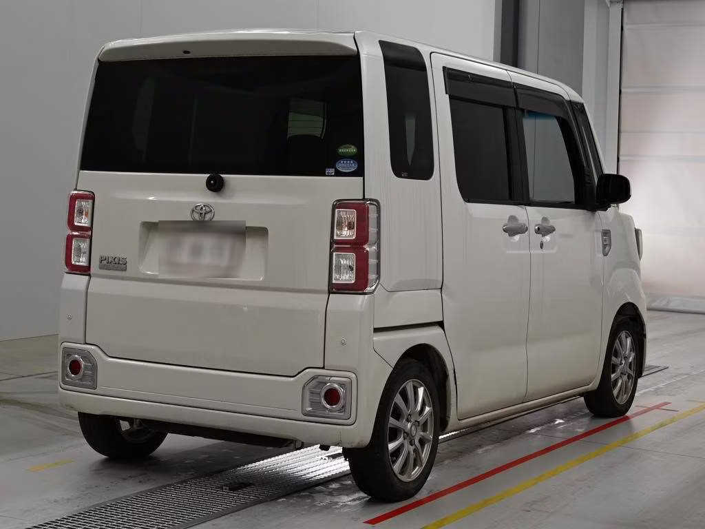 TOYOTA PIXIS MEGA