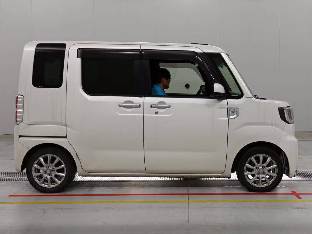 TOYOTA PIXIS MEGA